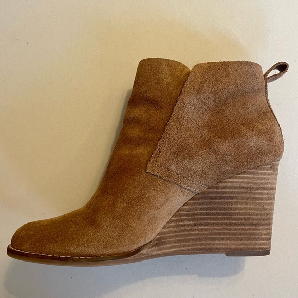 Lucky Brand Shoes - Lucky Brand tan suede wedge ankle booties